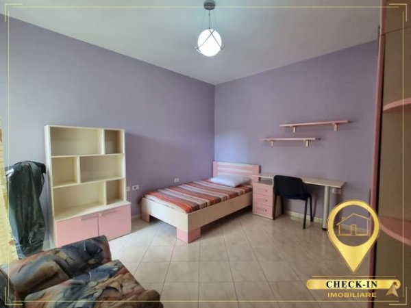 Tirane, jepet me qera apartament 3+1+A+BLK Kati 2, 150 m² 600 Euro (Liqeni i Thate)
