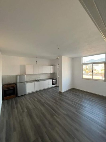 Tirane, jepet me qera apartament 2+1+BLK Kati 7, 100 m² 500 Euro (rruga mine peza)