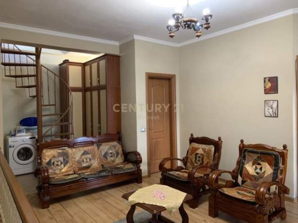 Tirane, jepet me qera apartament 700 Euro (ish restorant durresi)