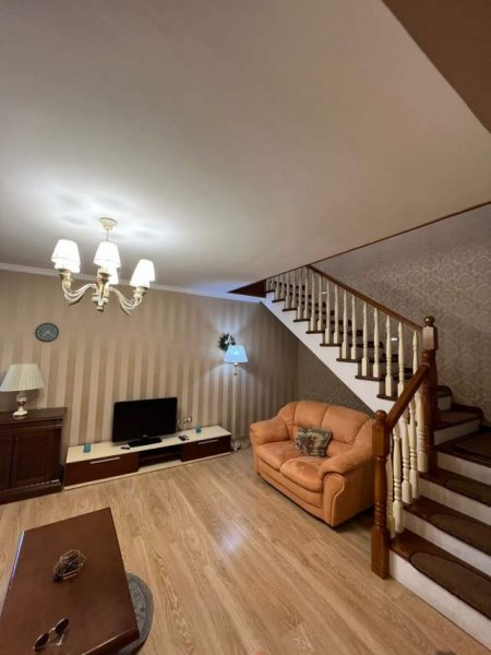 Tirane, jepet me qera apartament duplex 3+1+BLK Kati 5, 160 m² 700 Euro (Rruga Ferit Xhajko)