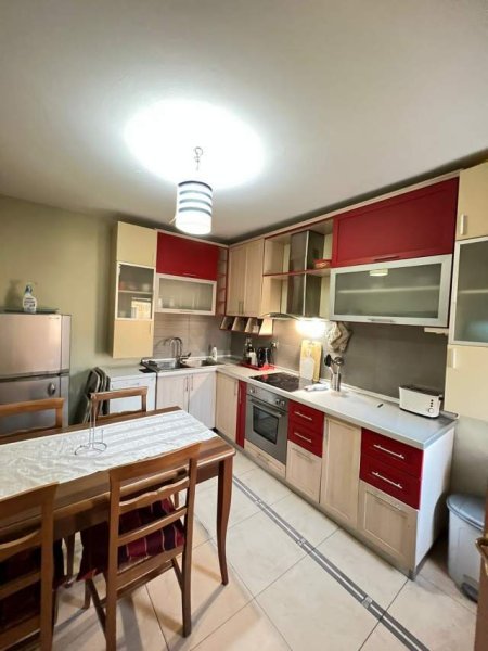 Tirane, jepet me qera 3+1+BLK 160 m² 700 Euro