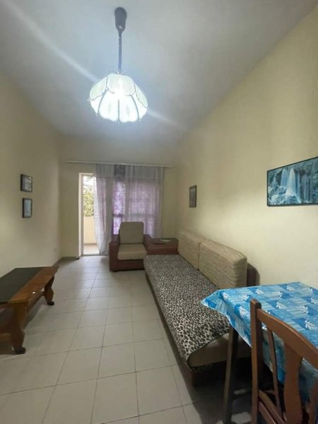 Tirane, jepet me qera apartament Kati 5, 70 m² 350 Euro (Rruga E kavajes)