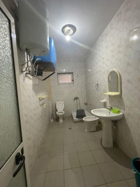 Tirane, jepet me qera apartament Kati 5, 70 m² 350 Euro (Rruga E kavajes)
