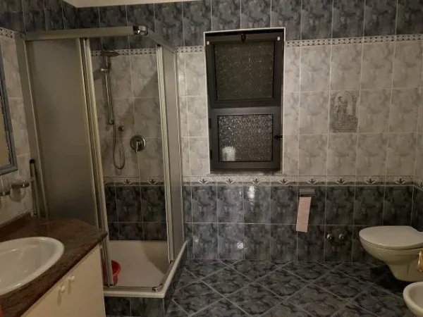 Durres, shes shtepi 3 Katshe 700 m²(Me Dokumenta)