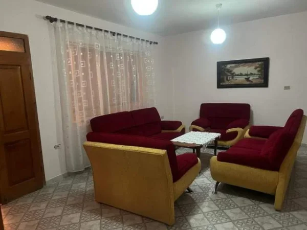 Apartament me qera ne vile e pajisur me hyrjen e vet Kati 1, 137 m² 350 Euro (Mangalem)