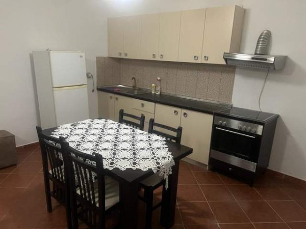 Apartament me qera ne vile e pajisur me hyrjen e vet Kati 1, 137 m² 350 Euro (Mangalem)