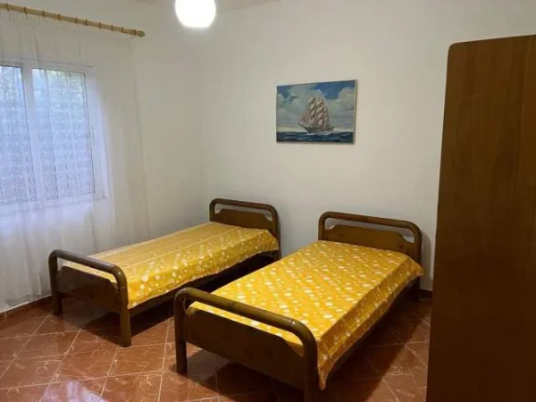 Apartament me qera ne vile e pajisur me hyrjen e vet Kati 1, 137 m² 350 Euro (Mangalem)