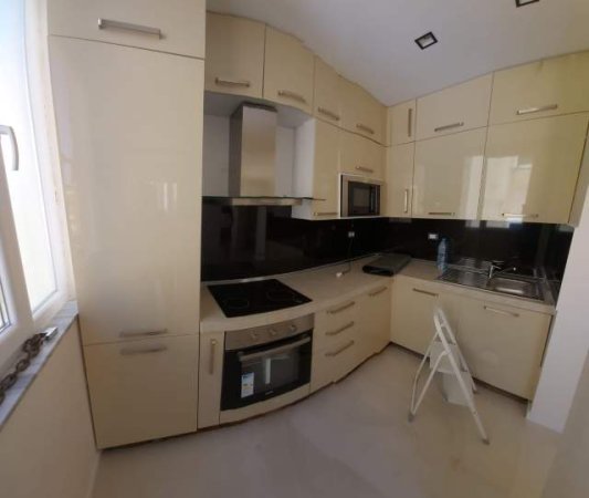 Tirane, jepet me qera 2+1+A Kati 4, 200 m² 1.000 Euro (Kavajes)