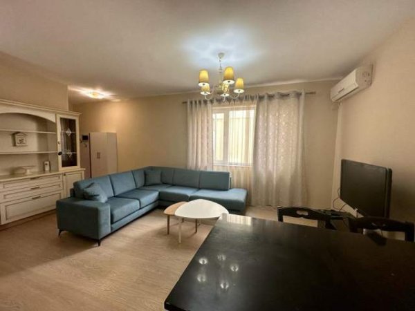 Tirane, jepet me qera apartament 2+1+BLK 650 Euro