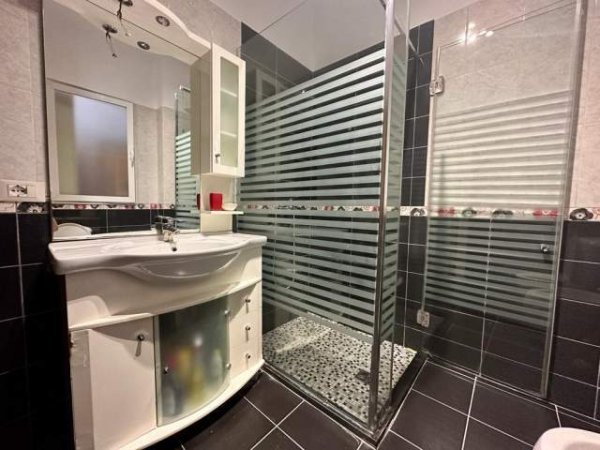 Tirane, jepet me qera apartament 2+1+BLK 650 Euro