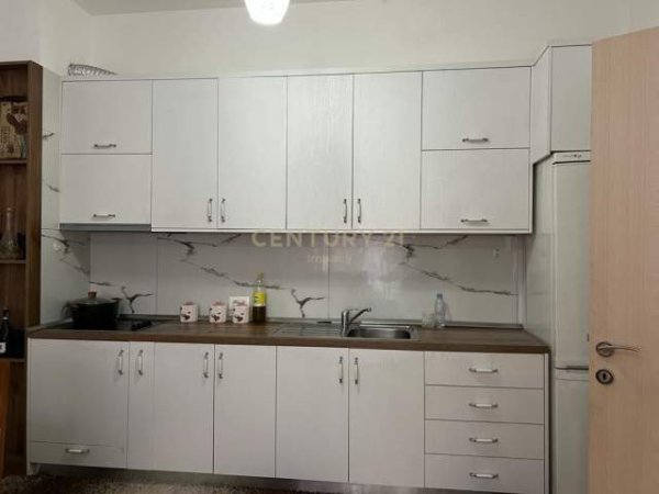 Tirane, jap me qera apartament 1+1 Kati 2, 71 m² 450 Euro (rruga e dibres/farmacia 10)