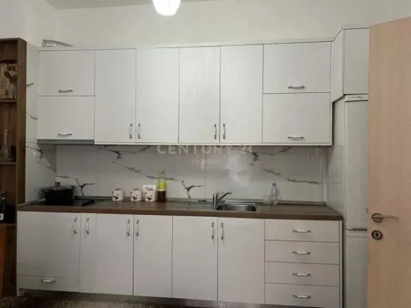Tirane, jepet me qera apartament 71 m² 450 Euro (dibres)