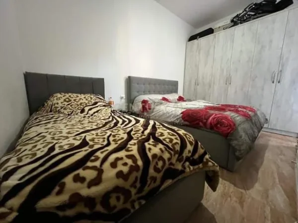 Tirane, jepet me qera apartament 71 m² 450 Euro (dibres)