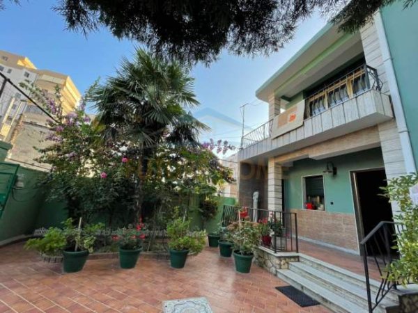 Durres, shitet shtepi 5+1+BLK 260 m² 250.000 Euro (Drejtoria E Policise)
