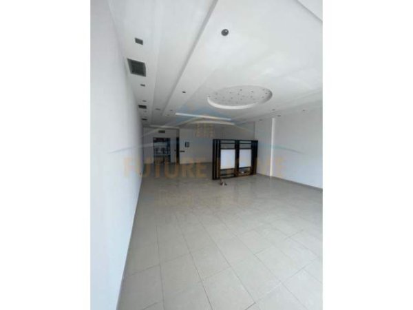 Durres, jepet me qera zyre Kati 2, 90 m² 600 Euro (Vollga)