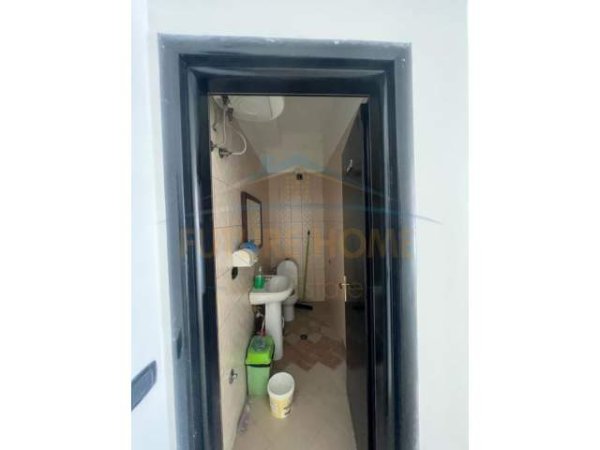 Durres, jepet me qera zyre Kati 2, 90 m² 600 Euro (Vollga)
