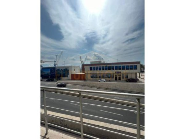 Durres, jepet me qera zyre Kati 2, 90 m² 600 Euro (Vollga)