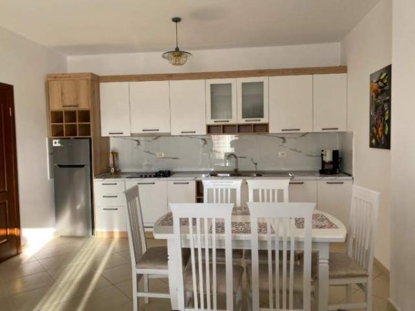 Durres, jepet me qera apartament 1+1+BLK Kati 4, 380 Euro (Shetitorja e Plazhit)