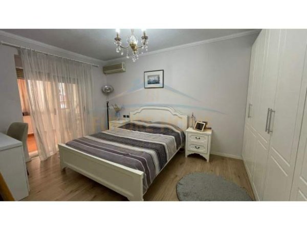 Tirane, jap me qera apartament 2+1 Kati 2, 105 m² 700 Euro (Yzberisht.prane Tregut Cam.)
