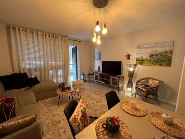 Tirane, jap me qera apartament 1+1 Kati 2, 68 m² 600 Euro (kodra e diellit 1)
