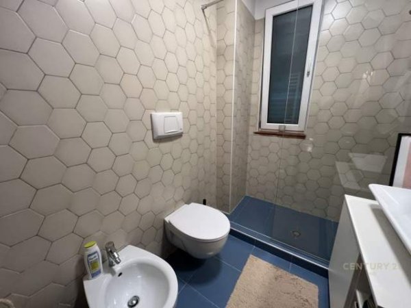 Tirane, jap me qera apartament 1+1 Kati 2, 68 m² 600 Euro (kodra e diellit 1)