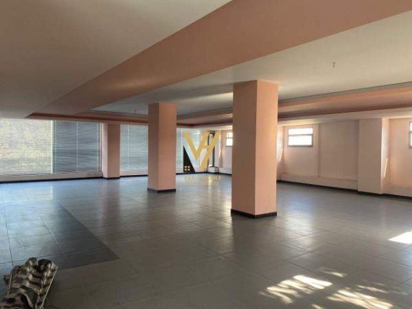 Tirane, jepet me qera ambjent biznesi Kati 2, 145 m² 2.000 Euro (Siri Kodra)