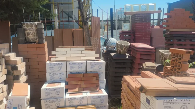 Tirane, Tulla shamat të reja dhe të përdorura, oxhaqe, furra, pllaka balte veshjeje, etj 10 €