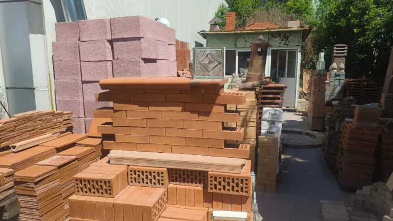 Tirane, Tulla shamat të reja dhe të përdorura, oxhaqe, furra, pllaka balte veshjeje, etj 10 €