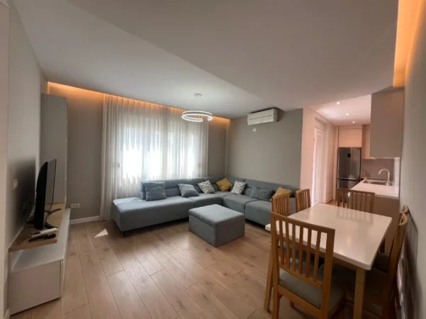 Tirane, jepet me qera apartament 2+1+Ballkon Kati 4, 85 m² 750 € (Stacioni i Trenit)