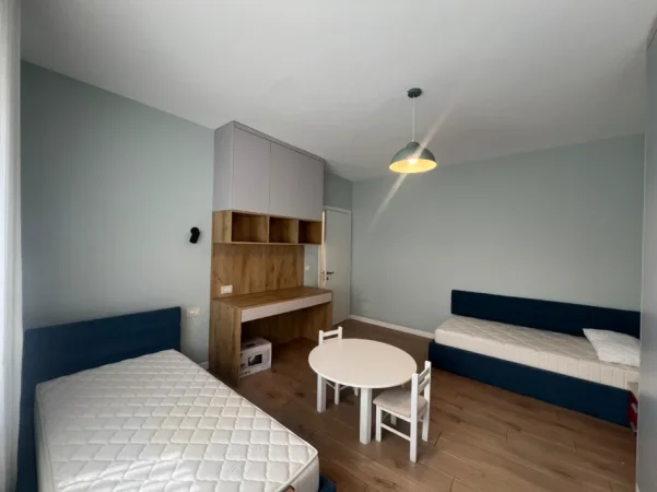 Tirane, jepet me qera apartament 2+1+Ballkon Kati 4, 85 m² 750 € (Stacioni i Trenit)