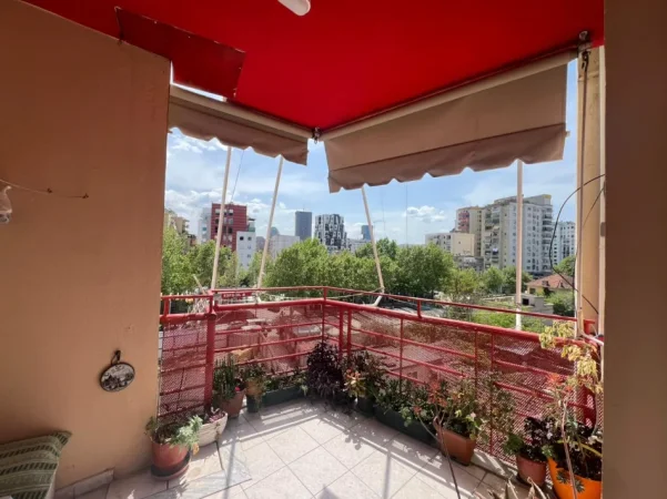 Tirane, jepet me qera apartament 2+1+Ballkon Kati 4, 85 m² 750 € (Stacioni i Trenit)