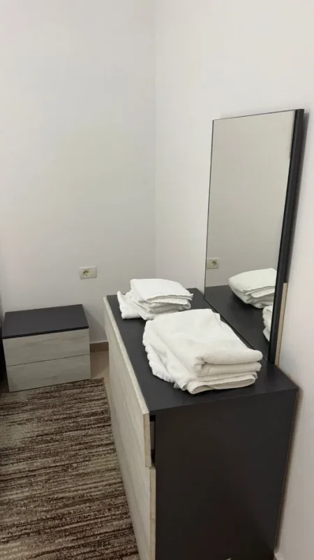 Tirane, jepet me qera apartament 1+1 , 50 m² 