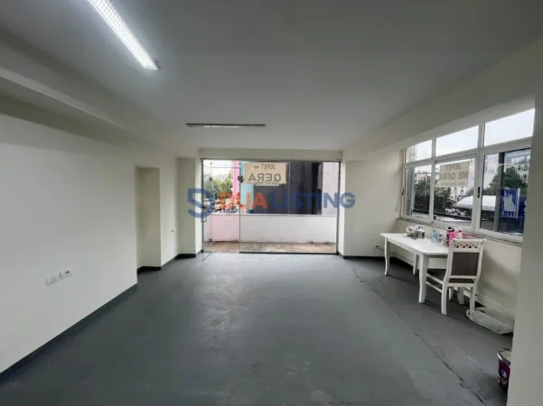 Tirane, jepet me qera ambjent biznesi , 35 m² 750 € (21 Dhjetori)
