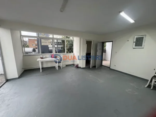 Tirane, jepet me qera ambjent biznesi , 35 m² 750 € (21 Dhjetori)