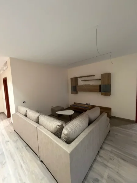 Tirane, jepet me qera apartament 3+1+Aneks+Ballkon Kati 6, 155 m² 1.400 € (pazari i ri)