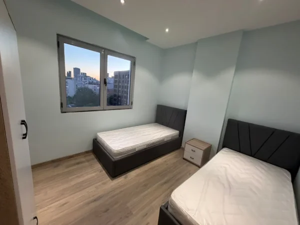Tirane, jepet me qera apartament 3+1+Aneks+Ballkon Kati 6, 155 m² 1.400 € (rruga ali demi)