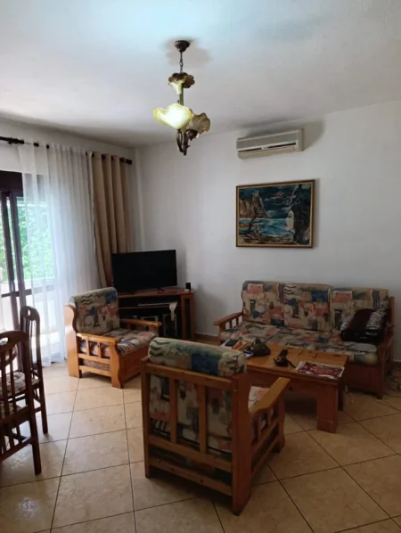 Tirane, jepet me qera apartament 2+1 Kati 1, 100 m² 500 € (Komuna E Parisit)