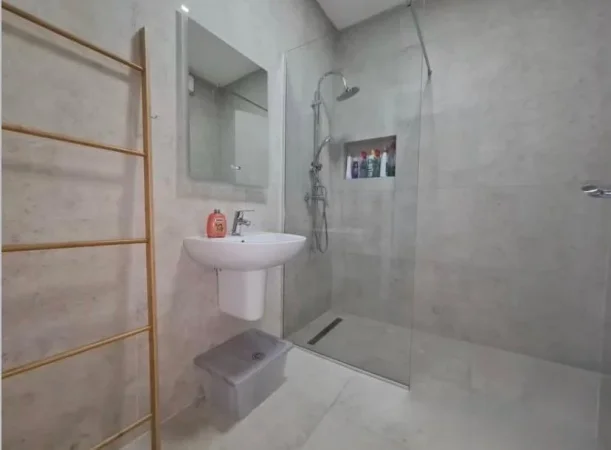 Tirane, jepet me qera apartament 1+1 Kati 3, (KOMPLEKSI DELIJORGJI)