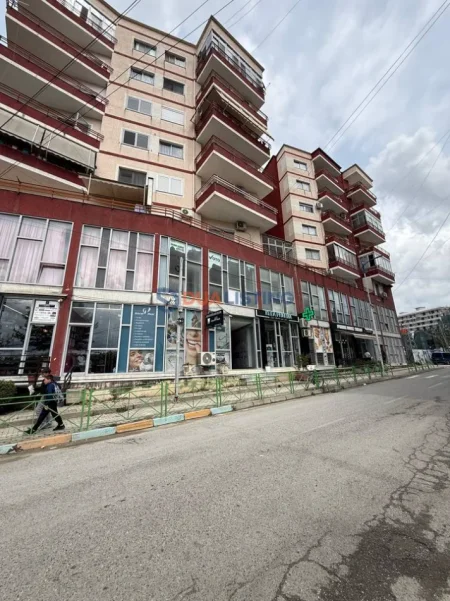 Tirane, shitet apartament 2+1 , 105 m² 126.000 € (Paskuqan)