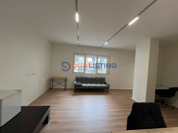 Tirane, jepet me qera zyre , 135 m² 1.550 € (Pazari i Ri)