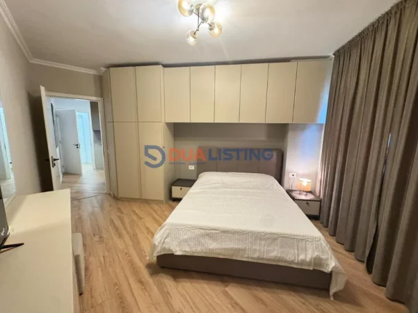 Tirane, jepet me qera apartament 1+1 , 700 € 
