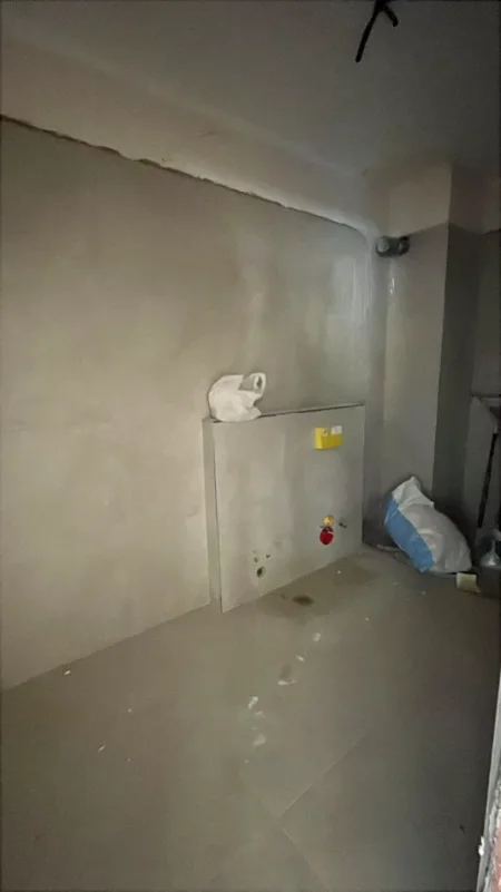 Tirane, shitet apartament 3+1 Kati 1, 181 m² (Kompleksi Xheluks, Rruga e Elbasanit)