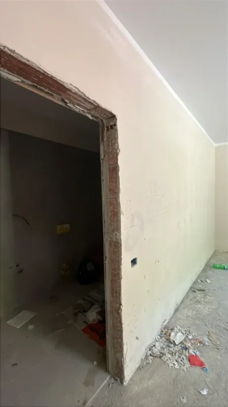 Tirane, shitet apartament 3+1 Kati 1, 181 m² (Kompleksi Xheluks, Rruga e Elbasanit)