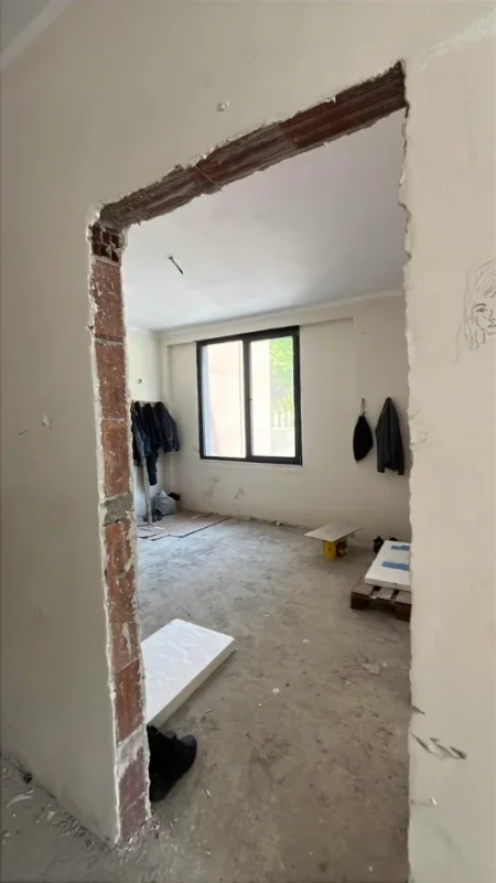 Tirane, shitet apartament 3+1 Kati 1, 181 m² (Kompleksi Xheluks, Rruga e Elbasanit)