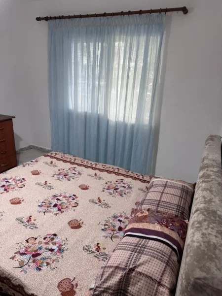 Tirane, jepet me qera apartament 1+1 Kati 1, 65 m² 350 € 