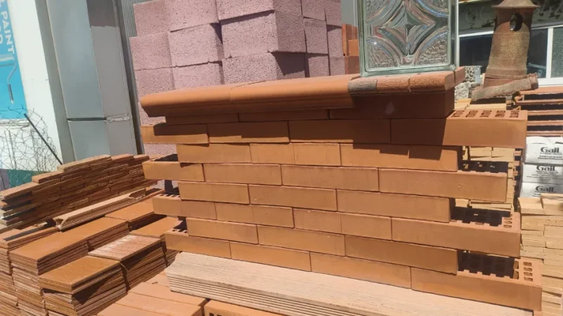 Tirane, shes Tulla xhami, mbulesa muri, Tulla dekorative,Tulla shamat të reja dhe të përdorura, oxhaqe, furra, pllaka balte veshjeje, etj 10 €