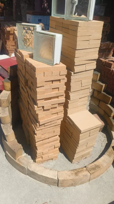 Tirane, shes Tulla xhami, mbulesa muri, Tulla dekorative,Tulla shamat të reja dhe të përdorura, oxhaqe, furra, pllaka balte veshjeje, etj 10 €