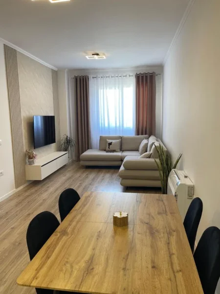 Tirane, jepet me qera apartament 1+1 Kati 3, 80 m² 65.000 € (LAPRAKE)