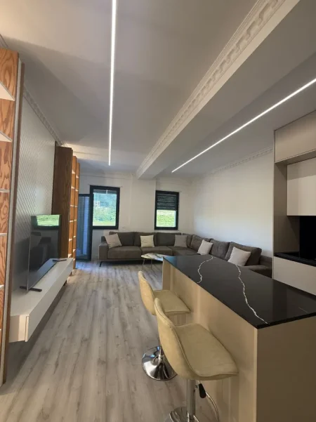 Tirane, jepet me qera apartament 2+1+Aneks+Ballkon Kati 4, 100 m² 1.000 € (kopshti botanik)