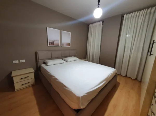 Tirane, jepet me qera apartament 1+1 Kati 2, 65 m² 550 € (KOMPLEKSI KONTAKT)